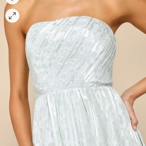 Adorably Elegant Sage Jacquard Floral Strapless Maxi Dress
NWT - Picture 3 of 4
